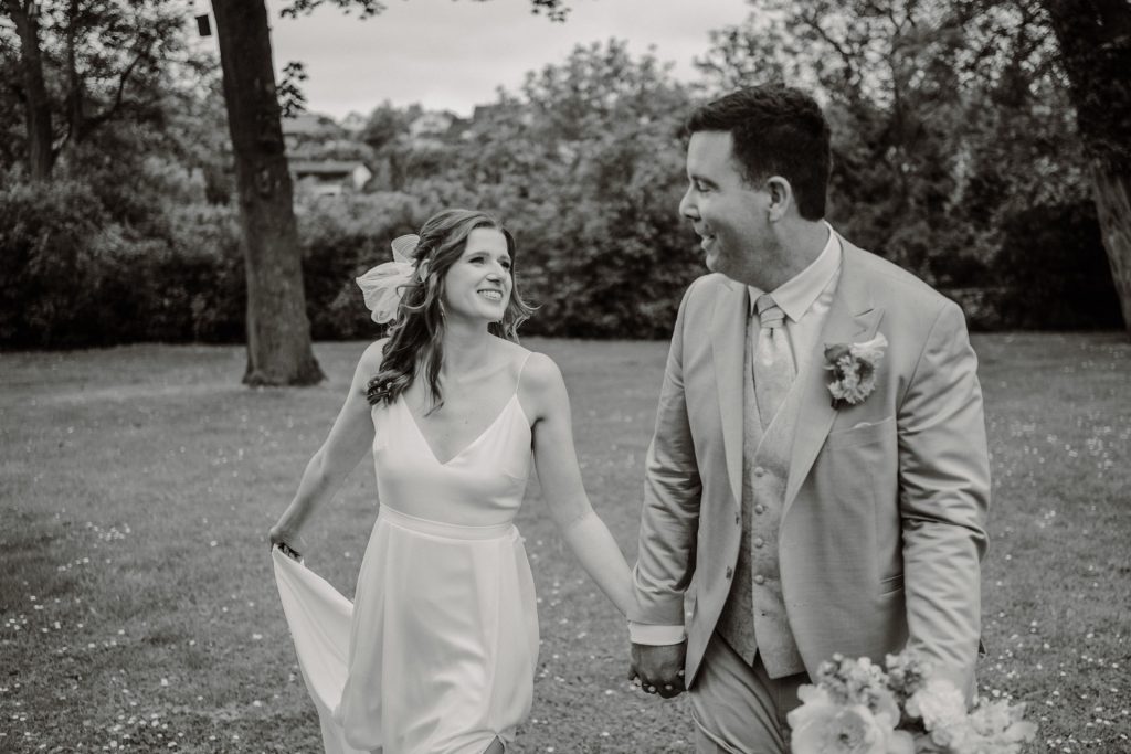 2024 Hochzeit Sarah Elas braeute lea fotografiert1